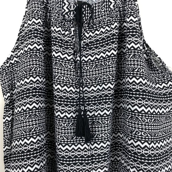 Unique Spectrum Black White Sleeveless Tank 2X - Picture 4 of 13